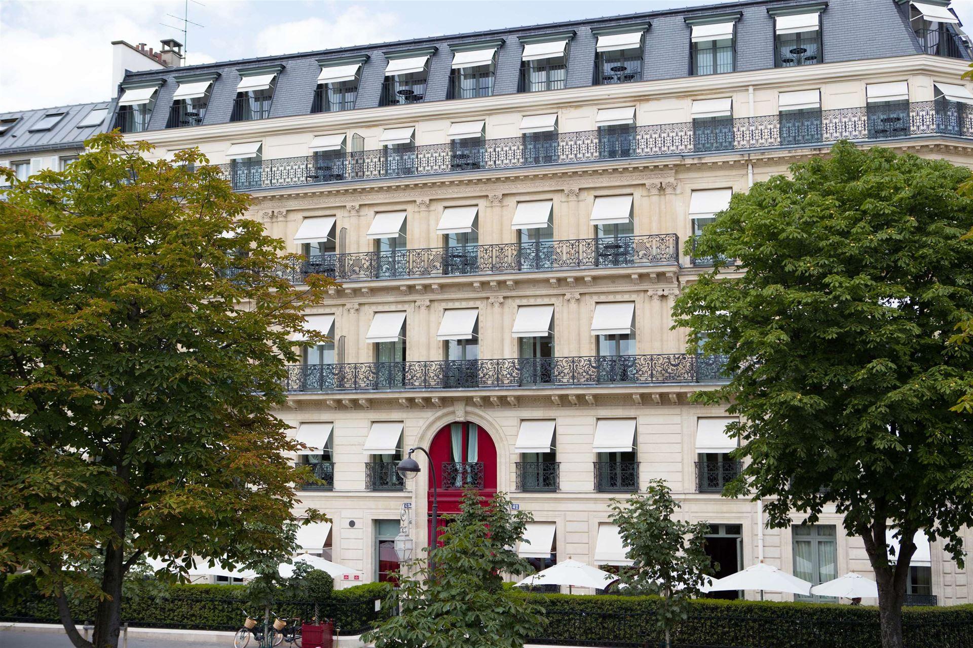 La Reserve Paris Hotel and Spa luxe hotel deals